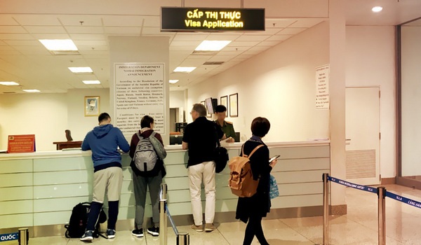 Vietnam visa-on-arrival-counter-noi-bai